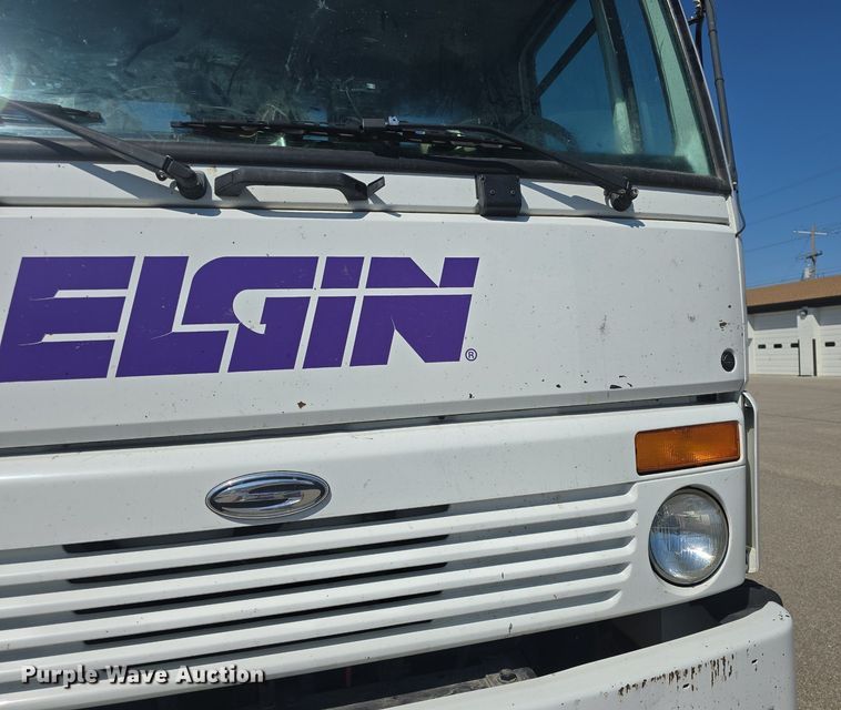 image for item DQ4578 2002 Elgin Eagle SC8000 street sweeper truck