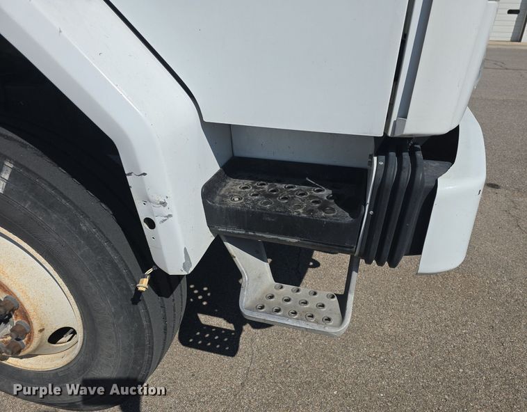 image for item DQ4578 2002 Elgin Eagle SC8000 street sweeper truck