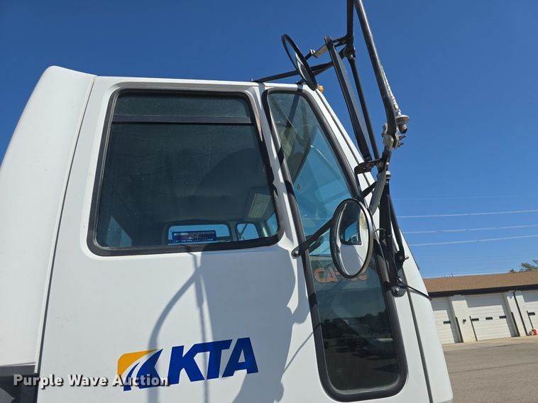 image for item DQ4578 2002 Elgin Eagle SC8000 street sweeper truck