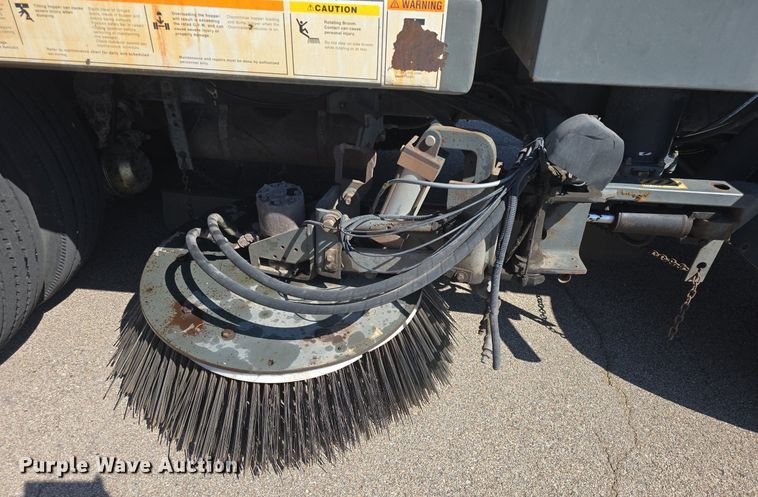 image for item DQ4578 2002 Elgin Eagle SC8000 street sweeper truck