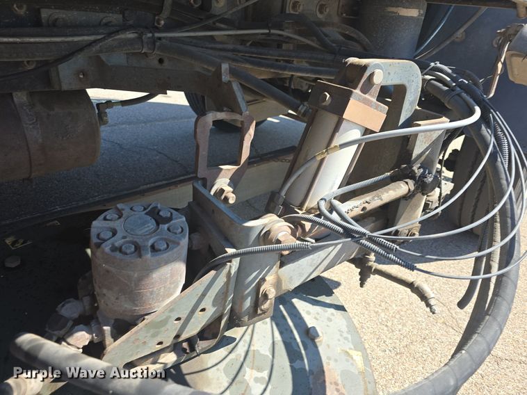 image for item DQ4578 2002 Elgin Eagle SC8000 street sweeper truck