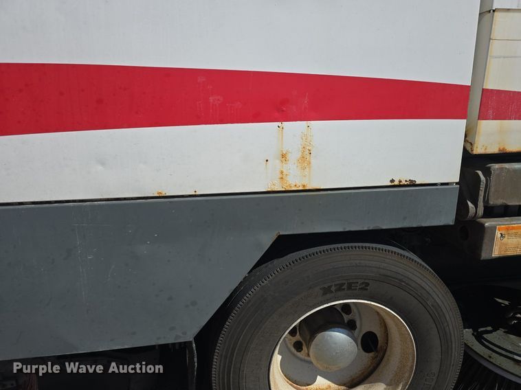 image for item DQ4578 2002 Elgin Eagle SC8000 street sweeper truck