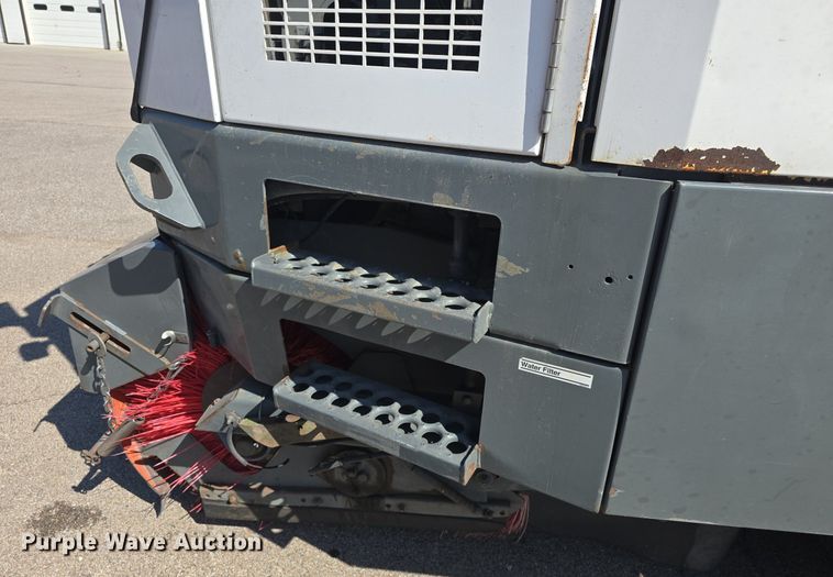 image for item DQ4578 2002 Elgin Eagle SC8000 street sweeper truck