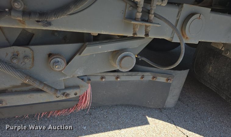 image for item DQ4578 2002 Elgin Eagle SC8000 street sweeper truck