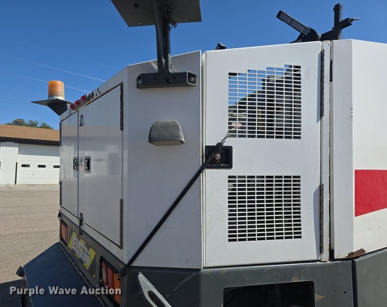 image for item DQ4578 2002 Elgin Eagle SC8000 street sweeper truck