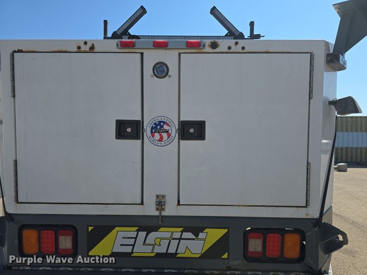 image for item DQ4578 2002 Elgin Eagle SC8000 street sweeper truck