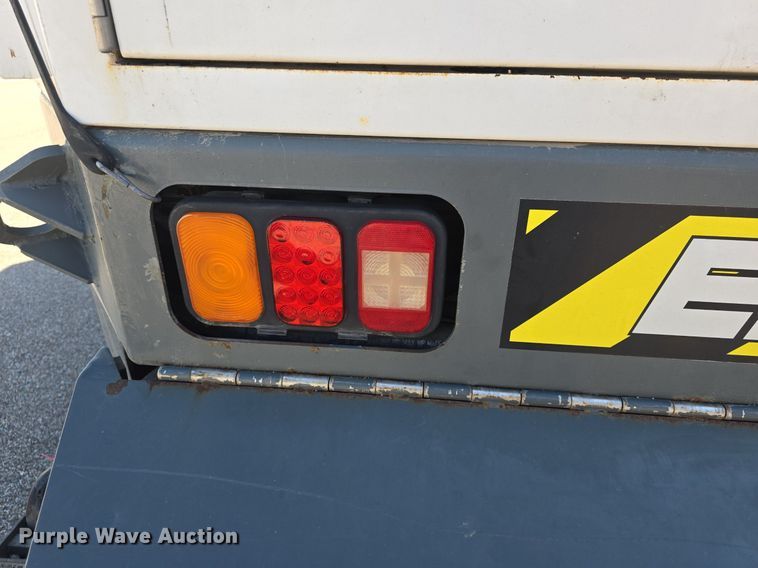 image for item DQ4578 2002 Elgin Eagle SC8000 street sweeper truck