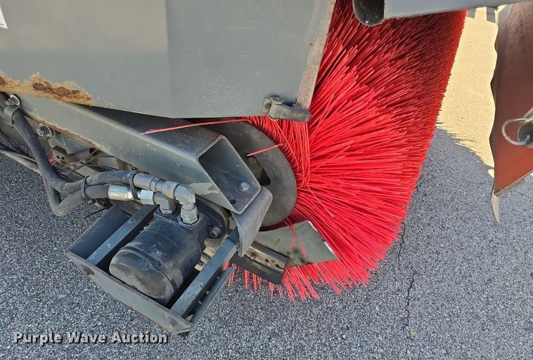 image for item DQ4578 2002 Elgin Eagle SC8000 street sweeper truck