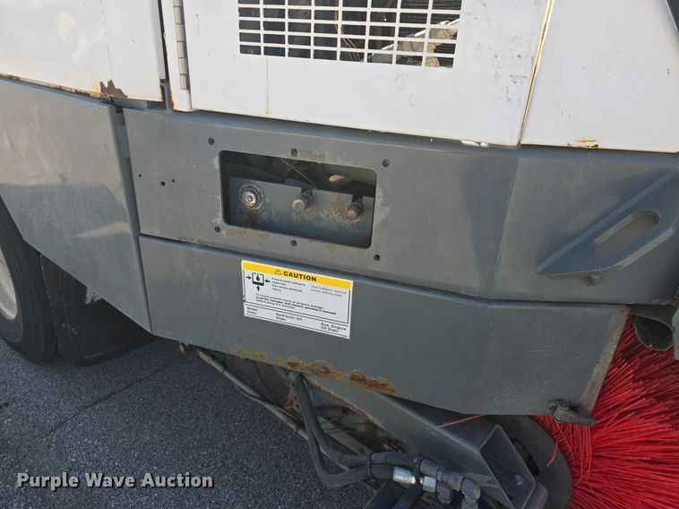 image for item DQ4578 2002 Elgin Eagle SC8000 street sweeper truck