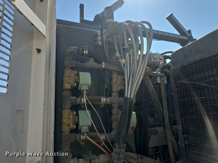 image for item DQ4578 2002 Elgin Eagle SC8000 street sweeper truck