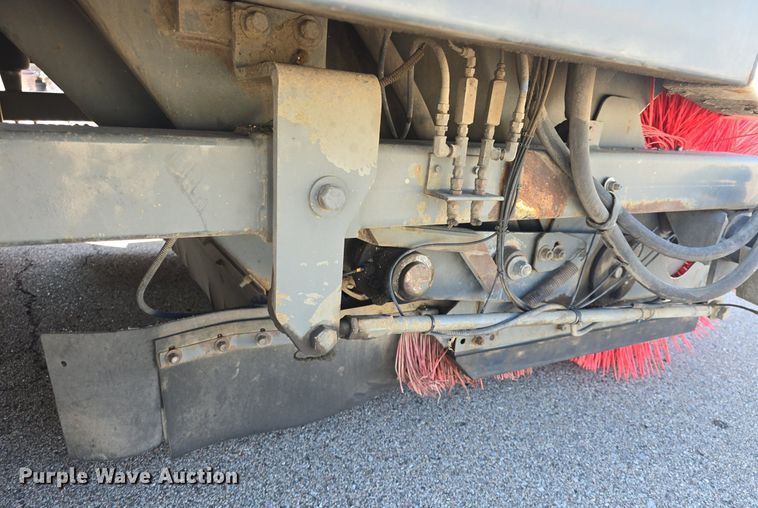 image for item DQ4578 2002 Elgin Eagle SC8000 street sweeper truck