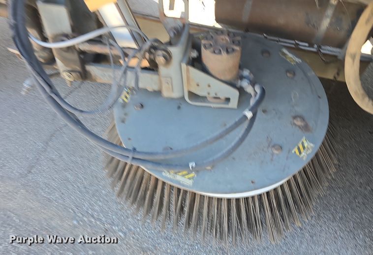 image for item DQ4578 2002 Elgin Eagle SC8000 street sweeper truck