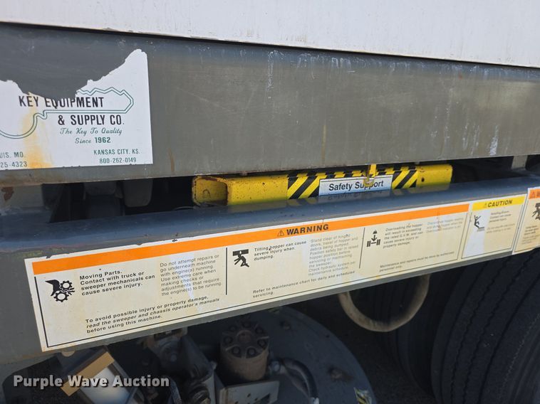 image for item DQ4578 2002 Elgin Eagle SC8000 street sweeper truck