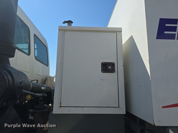 image for item DQ4578 2002 Elgin Eagle SC8000 street sweeper truck