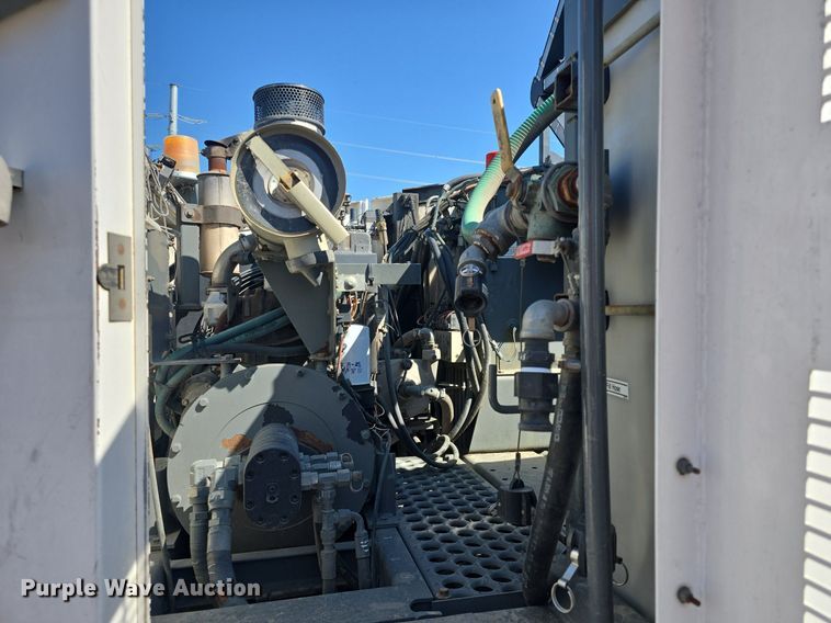 image for item DQ4578 2002 Elgin Eagle SC8000 street sweeper truck