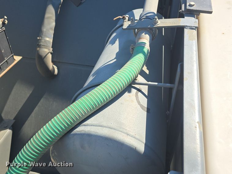 image for item DQ4578 2002 Elgin Eagle SC8000 street sweeper truck