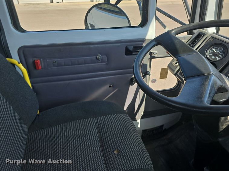 image for item DQ4578 2002 Elgin Eagle SC8000 street sweeper truck