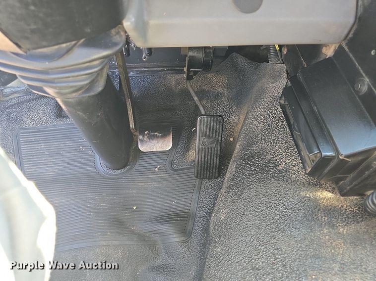 image for item DQ4578 2002 Elgin Eagle SC8000 street sweeper truck