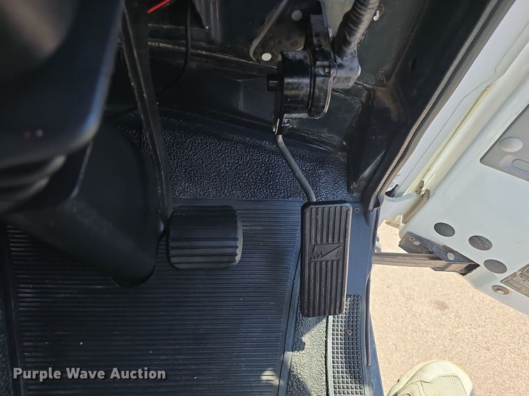 image for item DQ4578 2002 Elgin Eagle SC8000 street sweeper truck