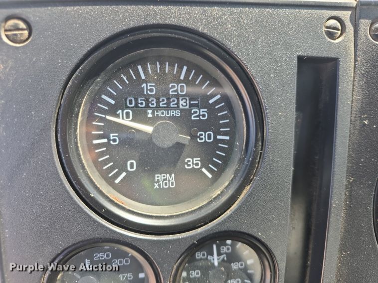 image for item DQ4578 2002 Elgin Eagle SC8000 street sweeper truck