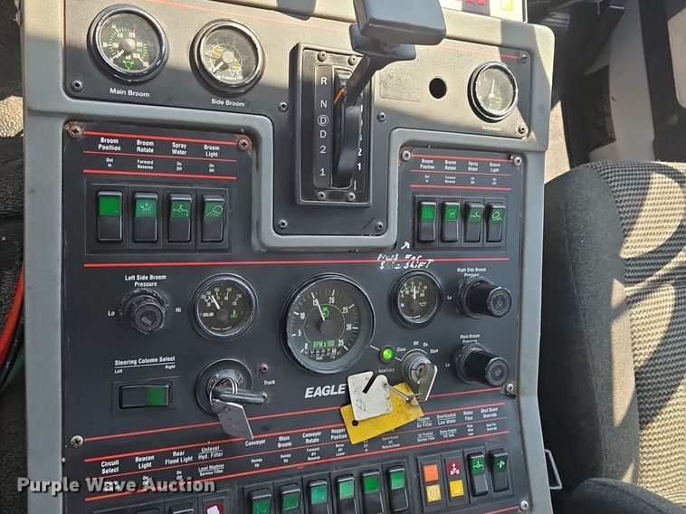 image for item DQ4578 2002 Elgin Eagle SC8000 street sweeper truck