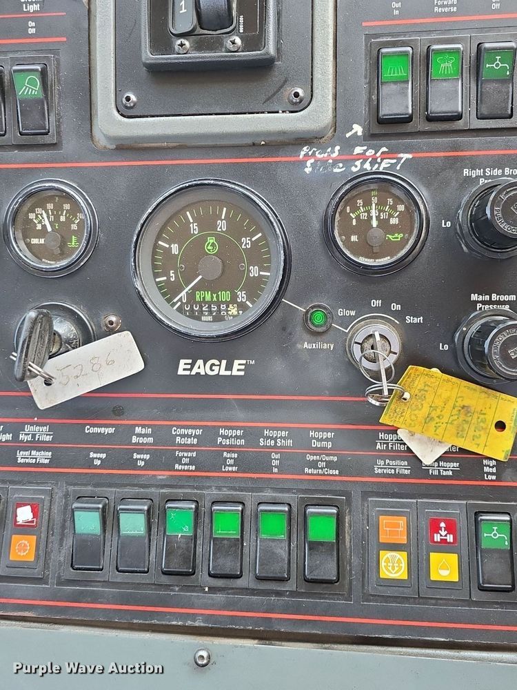 image for item DQ4578 2002 Elgin Eagle SC8000 street sweeper truck