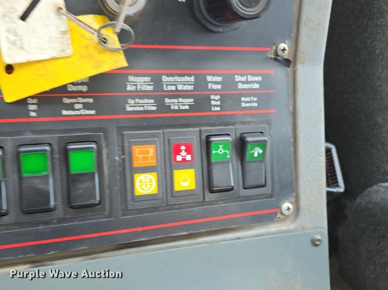 image for item DQ4578 2002 Elgin Eagle SC8000 street sweeper truck