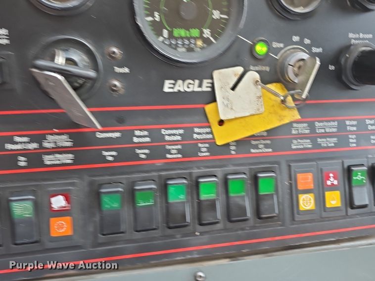 image for item DQ4578 2002 Elgin Eagle SC8000 street sweeper truck