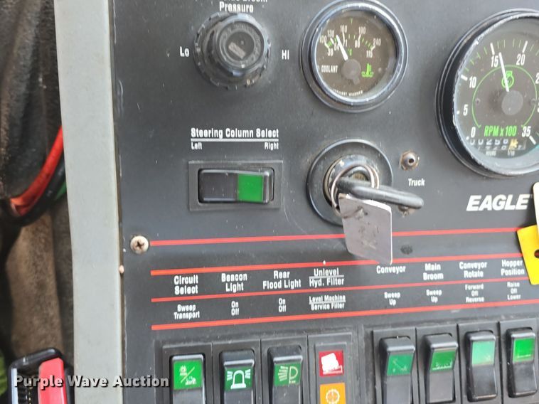 image for item DQ4578 2002 Elgin Eagle SC8000 street sweeper truck