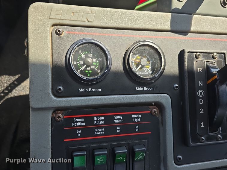 image for item DQ4578 2002 Elgin Eagle SC8000 street sweeper truck