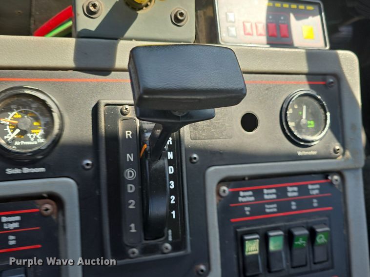 image for item DQ4578 2002 Elgin Eagle SC8000 street sweeper truck