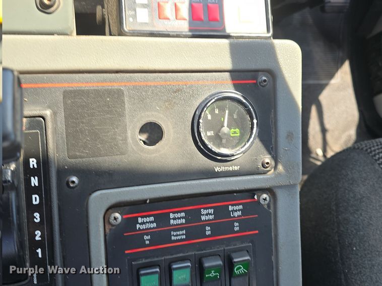 image for item DQ4578 2002 Elgin Eagle SC8000 street sweeper truck