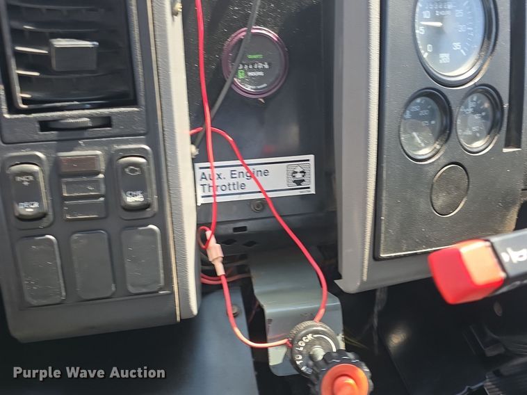 image for item DQ4578 2002 Elgin Eagle SC8000 street sweeper truck