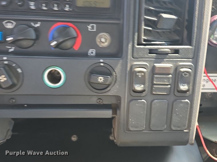 image for item DQ4578 2002 Elgin Eagle SC8000 street sweeper truck