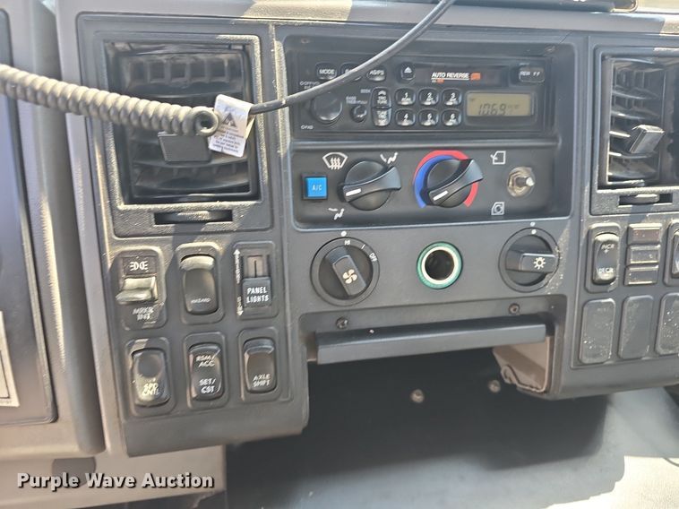 image for item DQ4578 2002 Elgin Eagle SC8000 street sweeper truck