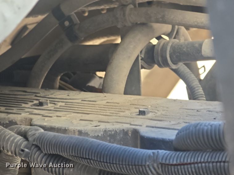 image for item DQ4578 2002 Elgin Eagle SC8000 street sweeper truck