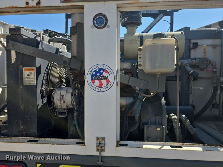 image for item DQ4578 2002 Elgin Eagle SC8000 street sweeper truck