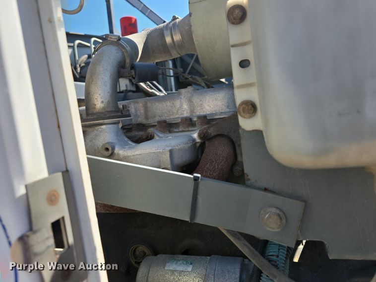 image for item DQ4578 2002 Elgin Eagle SC8000 street sweeper truck