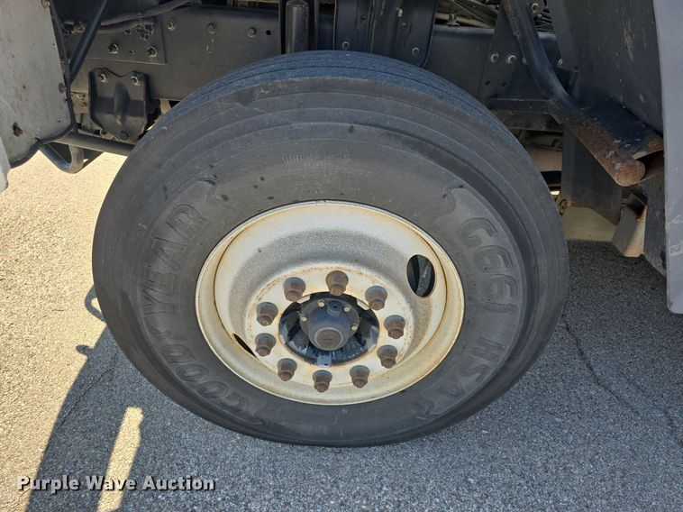 image for item DQ4578 2002 Elgin Eagle SC8000 street sweeper truck