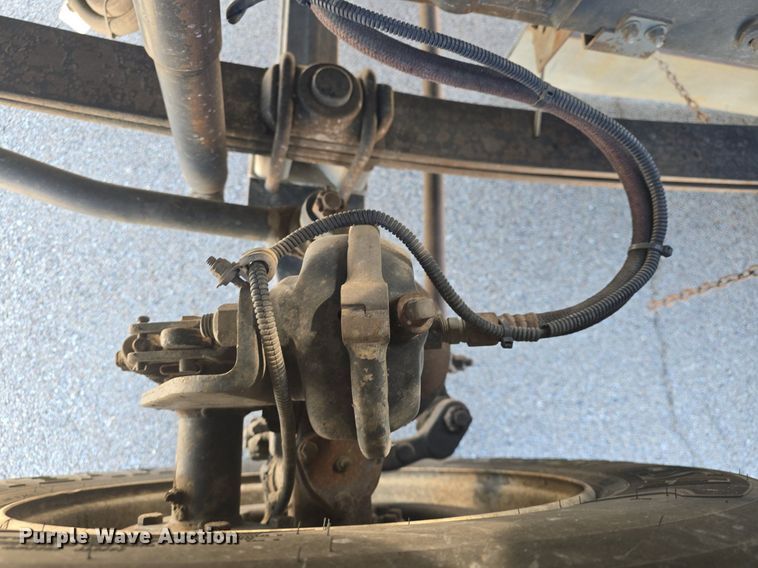 image for item DQ4578 2002 Elgin Eagle SC8000 street sweeper truck