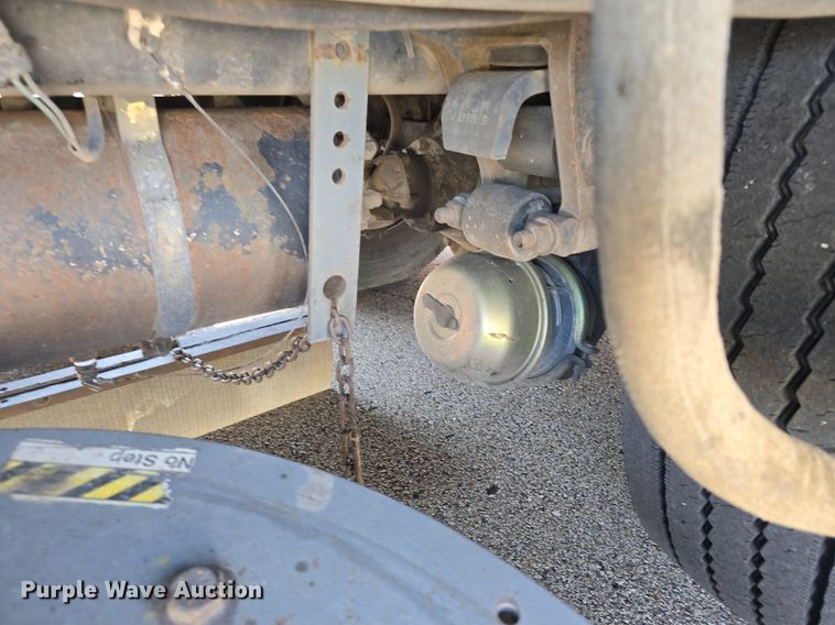 image for item DQ4578 2002 Elgin Eagle SC8000 street sweeper truck