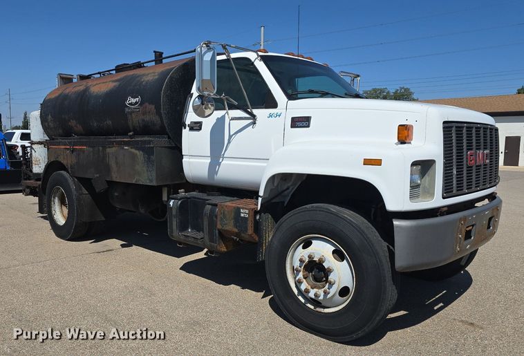 image for item DQ4583 2001 GMC  C7500 oil distributor truck