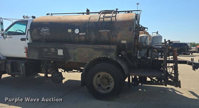 image for item DQ4583 2001 GMC  C7500 oil distributor truck