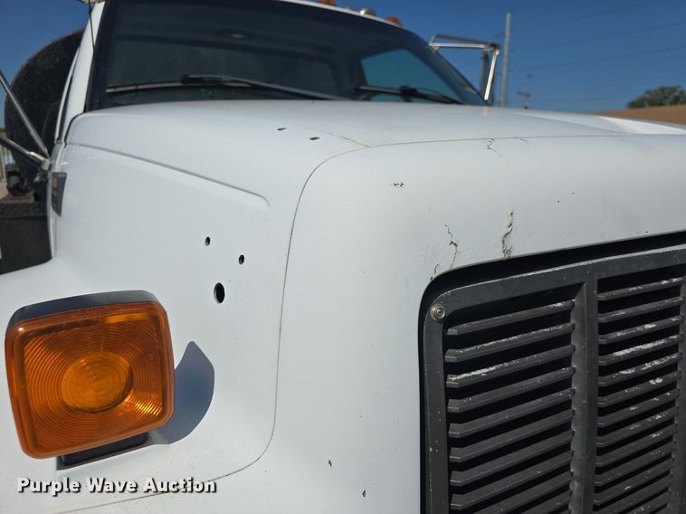 image for item DQ4583 2001 GMC  C7500 oil distributor truck