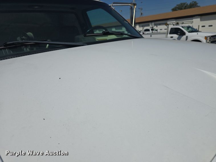 image for item DQ4583 2001 GMC  C7500 oil distributor truck