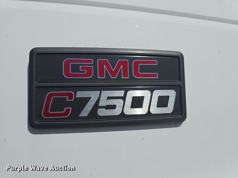 image for item DQ4583 2001 GMC  C7500 oil distributor truck