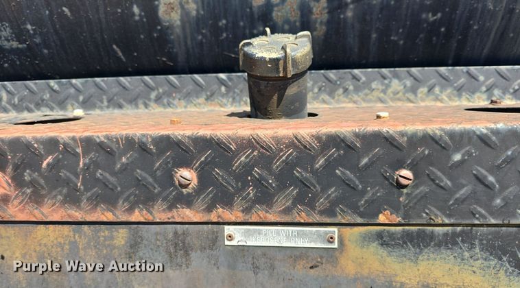 image for item DQ4583 2001 GMC  C7500 oil distributor truck