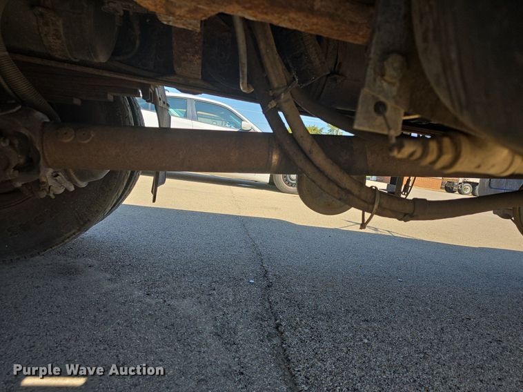 image for item DQ4583 2001 GMC  C7500 oil distributor truck