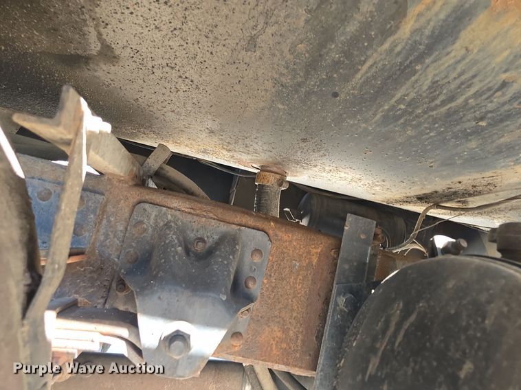 image for item DQ4583 2001 GMC  C7500 oil distributor truck