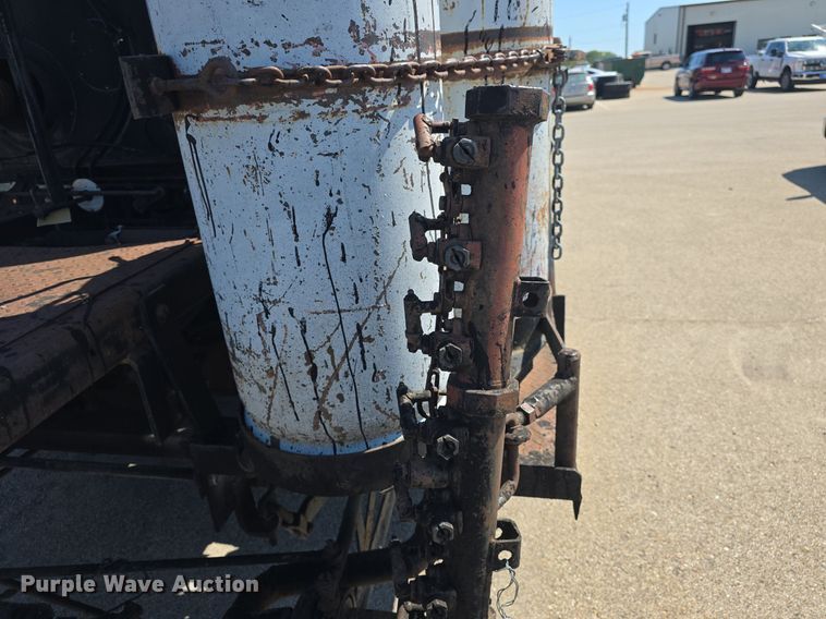 image for item DQ4583 2001 GMC  C7500 oil distributor truck